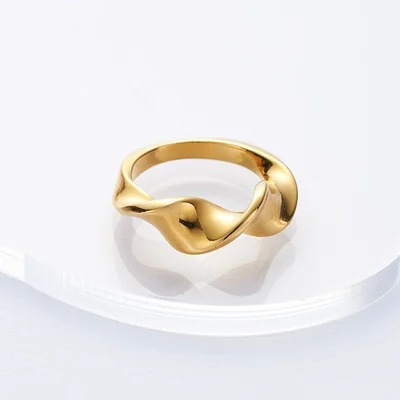 Petit petal ring