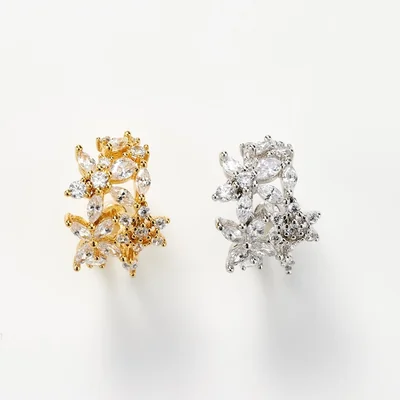 Bouquet cuff by daisy flake